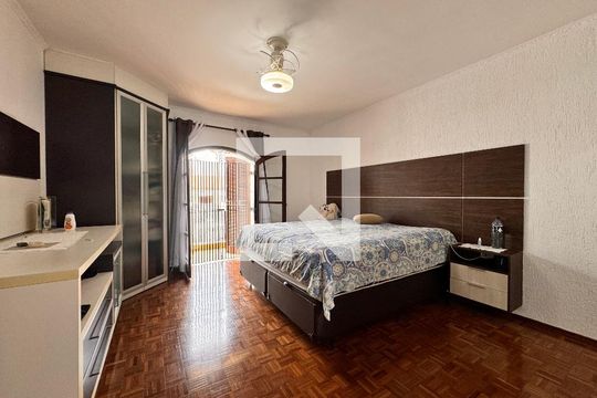 Suite de casa à venda com 4 quartos, 219m² em Jardim Stella, Santo André