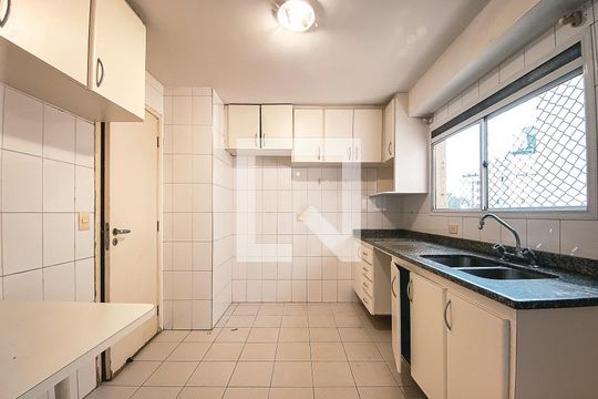 Cozinha de apartamento à venda com 4 quartos, 117m² em Cidade São Francisco, São Paulo