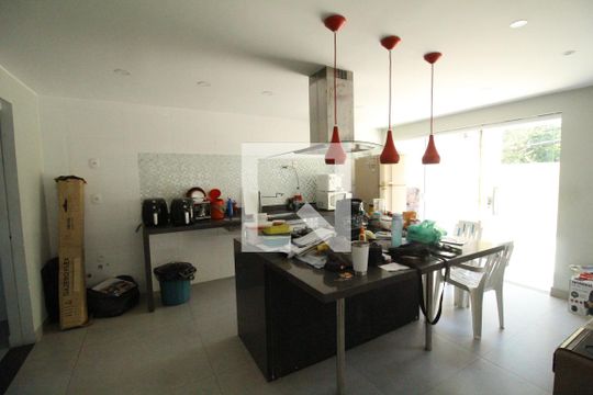 Cozinha de casa de condomínio à venda com 4 quartos, 320m² em Taquara, Rio de Janeiro