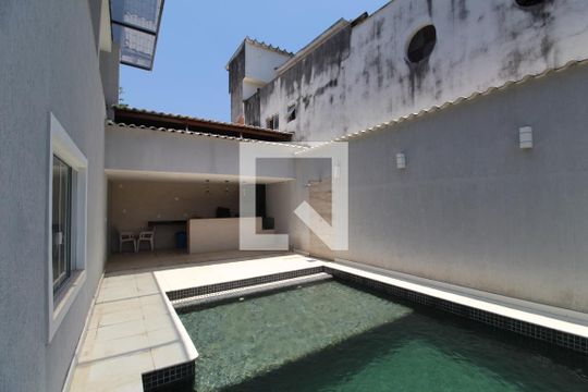 Piscina de casa de condomínio à venda com 4 quartos, 320m² em Taquara, Rio de Janeiro