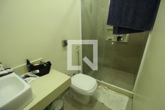 Banheiro da suíte 1 de casa de condomínio à venda com 4 quartos, 320m² em Taquara, Rio de Janeiro