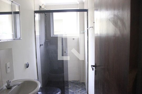 Banheiro de apartamento à venda com 2 quartos, 85m² em Jardim Terezópolis, Guarulhos