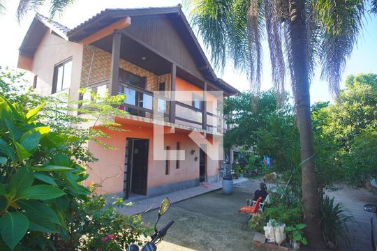 Área externa de casa à venda com 3 quartos, 190m² em Santo Afonso, Novo Hamburgo