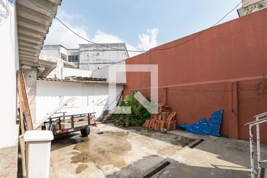 Quintal de casa à venda com 3 quartos, 200m² em Olaria, Rio de Janeiro
