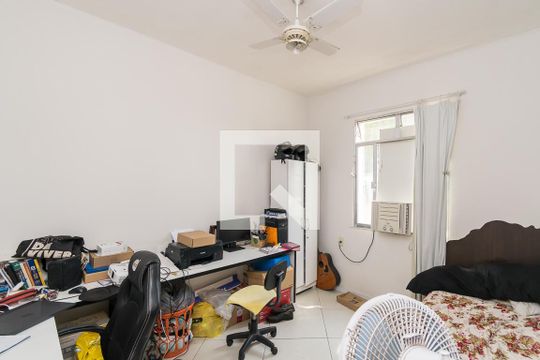 Quarto 1 de casa à venda com 3 quartos, 200m² em Olaria, Rio de Janeiro