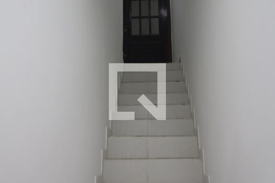Corredor de casa para alugar com 2 quartos, 85m² em Penha Circular, Rio de Janeiro