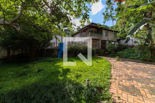 Área comum - Quintal de casa de condomínio à venda com 3 quartos, 400m² em Vile de Montagne, Nova Lima