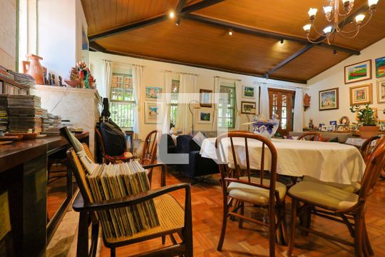 Sala de casa de condomínio à venda com 3 quartos, 400m² em Vile de Montagne, Nova Lima