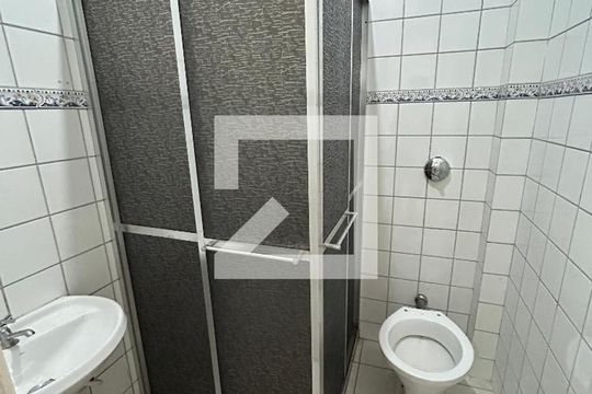 Banheiro de casa para alugar com 2 quartos, 47m² em Água Santa, Rio de Janeiro