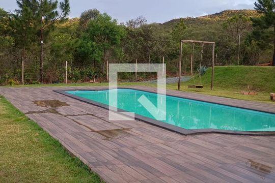 Piscina de casa de condomínio para alugar com 3 quartos, 130m² em Conjunto Agua Branca, Belo Horizonte