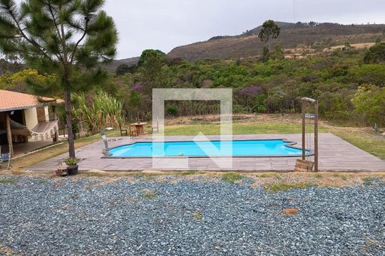 Piscina de casa de condomínio para alugar com 3 quartos, 130m² em Conjunto Agua Branca, Belo Horizonte