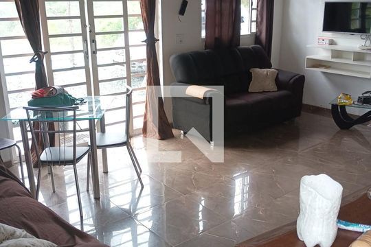 Sala de casa de condomínio à venda com 3 quartos, 130m² em Conjunto Agua Branca, Belo Horizonte