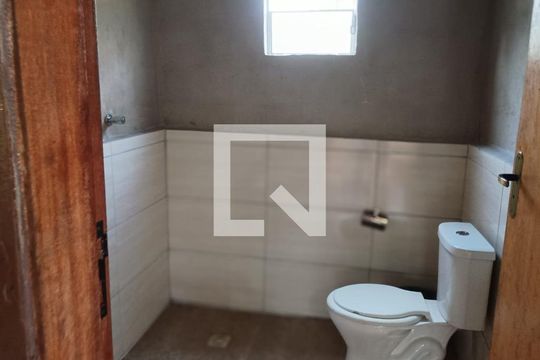 Banheiro de casa de condomínio à venda com 3 quartos, 130m² em Conjunto Agua Branca, Belo Horizonte