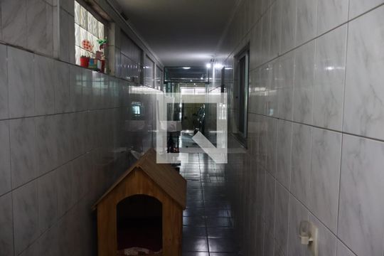 Corredor acesso a garagem  de casa à venda com 2 quartos, 320m² em Jardim Célia, Guarulhos