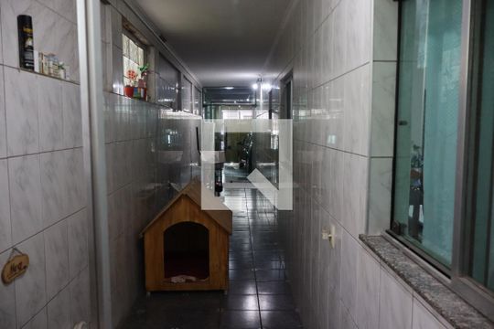 Corredor acesso a garagem  de casa à venda com 2 quartos, 320m² em Jardim Célia, Guarulhos