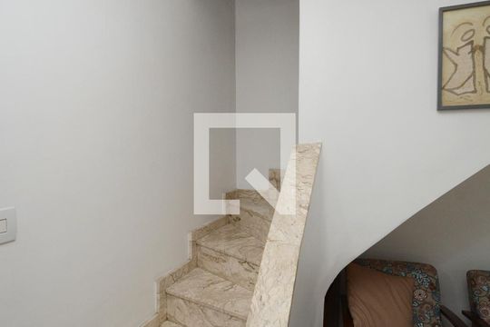 Escada de casa à venda com 3 quartos, 115m² em Jardim Santa Cruz (campo Grande), São Paulo