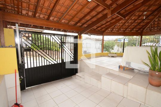 Garagem de casa à venda com 3 quartos, 115m² em Jardim Santa Cruz (campo Grande), São Paulo
