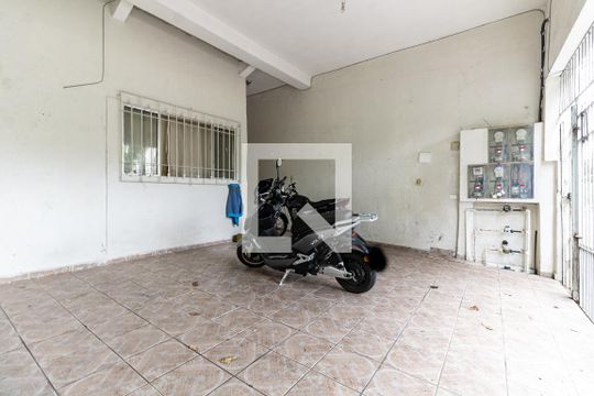 Garagem de casa à venda com 5 quartos, 144m² em Sítio Caraguata, São Paulo