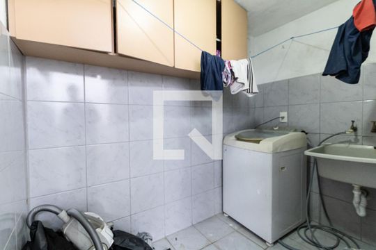 Lavanderia da Casa 4 de casa à venda com 5 quartos, 144m² em Sítio Caraguata, São Paulo