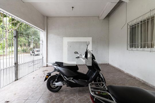 Garagem de casa à venda com 5 quartos, 144m² em Sítio Caraguata, São Paulo