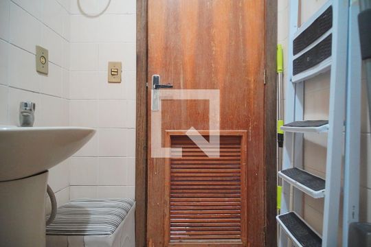 Banheiro de serviço de apartamento à venda com 2 quartos, 87m² em Boa Vista, Novo Hamburgo