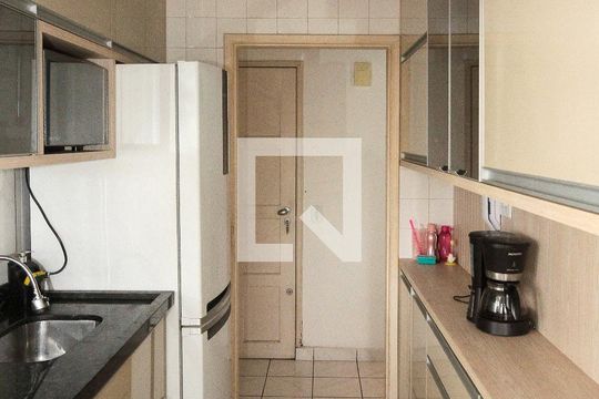 Cozinha de apartamento para alugar com 2 quartos, 58m² em Jardim Angela (zona Leste), São Paulo