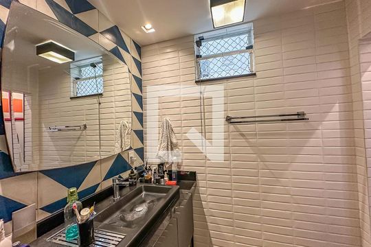Banheiro de apartamento para alugar com 2 quartos, 68m² em Jardim Botânico, Rio de Janeiro