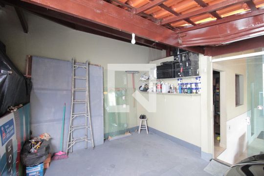 Garagem de casa à venda com 3 quartos, 200m² em Guarani, Belo Horizonte
