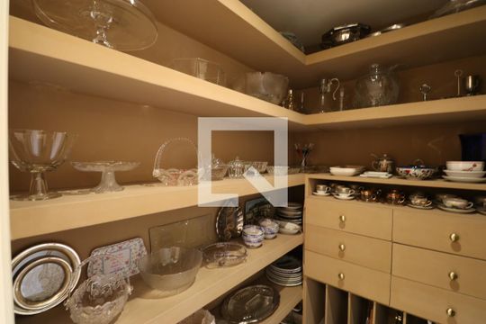 Detalhe cozinha de apartamento à venda com 4 quartos, 886m² em Alto da Lapa, São Paulo