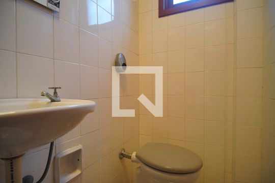 Banheiro 3 de apartamento para alugar com 3 quartos, 245m² em Vila Rosa, Novo Hamburgo