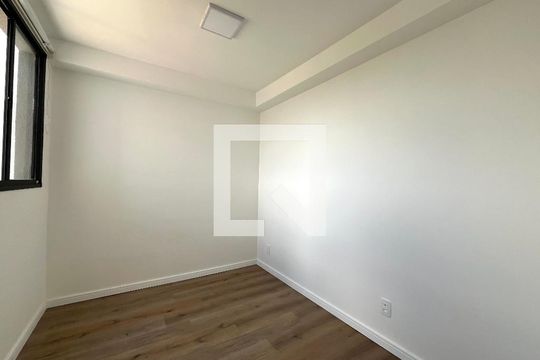 Quarto 1 de apartamento para alugar com 2 quartos, 37m² em Vila Mira, São Paulo