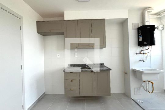 Cozinha  de apartamento para alugar com 2 quartos, 37m² em Vila Mira, São Paulo