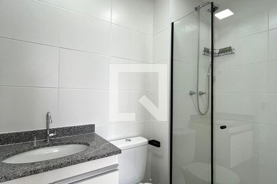 Banheiro  de apartamento para alugar com 2 quartos, 37m² em Vila Mira, São Paulo