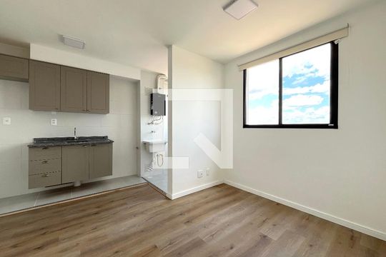 Sala de apartamento para alugar com 2 quartos, 37m² em Vila Mira, São Paulo