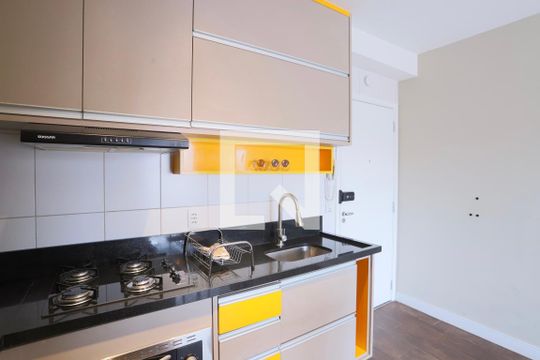 Cozinha de apartamento para alugar com 1 quarto, 33m² em Sé, São Paulo