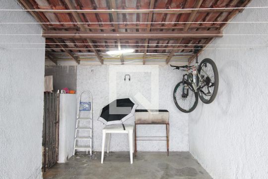 Garagem de casa à venda com 4 quartos, 228m² em Santa Mônica, Belo Horizonte