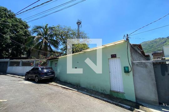 Fachada de casa à venda com 2 quartos, 533m² em Água Santa, Rio de Janeiro