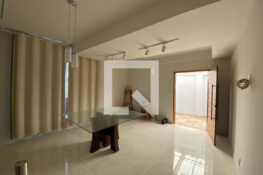 Sala de casa à venda com 2 quartos, 533m² em Água Santa, Rio de Janeiro