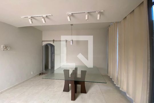 Sala de casa à venda com 2 quartos, 533m² em Água Santa, Rio de Janeiro
