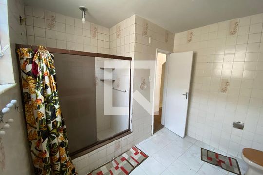 Banheiro de casa à venda com 2 quartos, 533m² em Água Santa, Rio de Janeiro