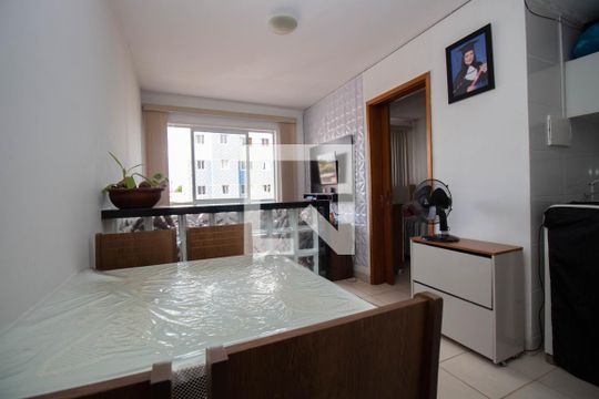 Sala de apartamento à venda com 1 quarto, 34m² em Qn 412, Brasília