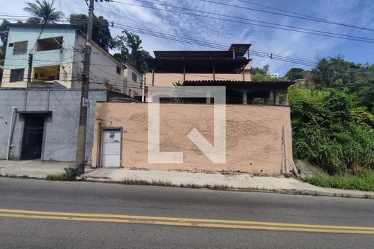 Fachada de casa para alugar com 4 quartos, 800m² em Centro, São Gonçalo