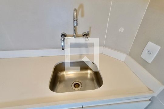 Cozinha  de apartamento para alugar com 1 quarto, 40m² em Copacabana, Rio de Janeiro