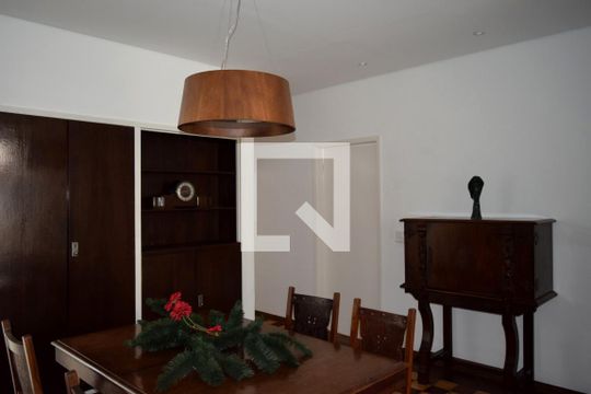 Sala de casa à venda com 3 quartos, 300m² em Sumaré, São Paulo