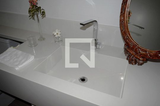 Banheiro de casa à venda com 3 quartos, 300m² em Sumaré, São Paulo