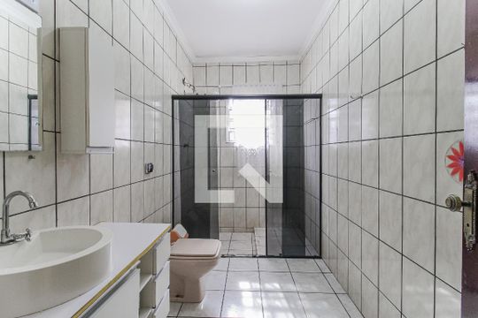Banheiro de casa à venda com 3 quartos, 240m² em Jardim Zaira, Mauá