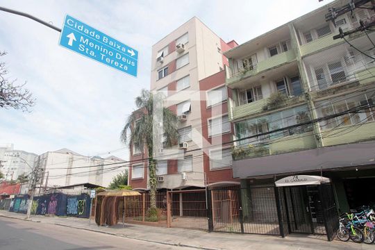 Fachada de apartamento à venda com 1 quarto, 40m² em Azenha, Porto Alegre