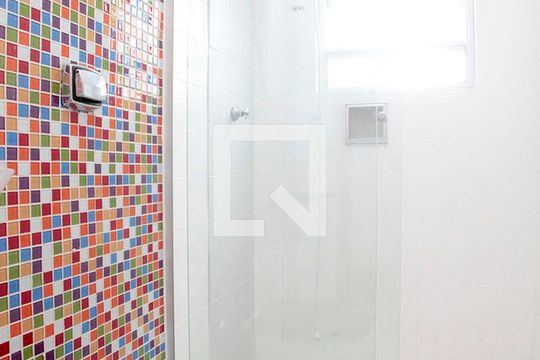 Banheiro de apartamento à venda com 1 quarto, 40m² em Azenha, Porto Alegre