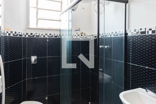 Banheiro de apartamento para alugar com 2 quartos, 60m² em Estácio, Rio de Janeiro