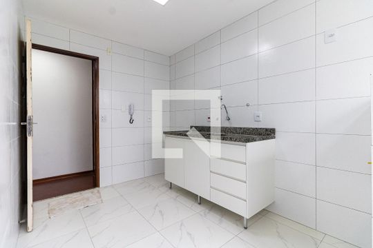 Cozinha de apartamento para alugar com 2 quartos, 67m² em Parque Bristol, São Paulo